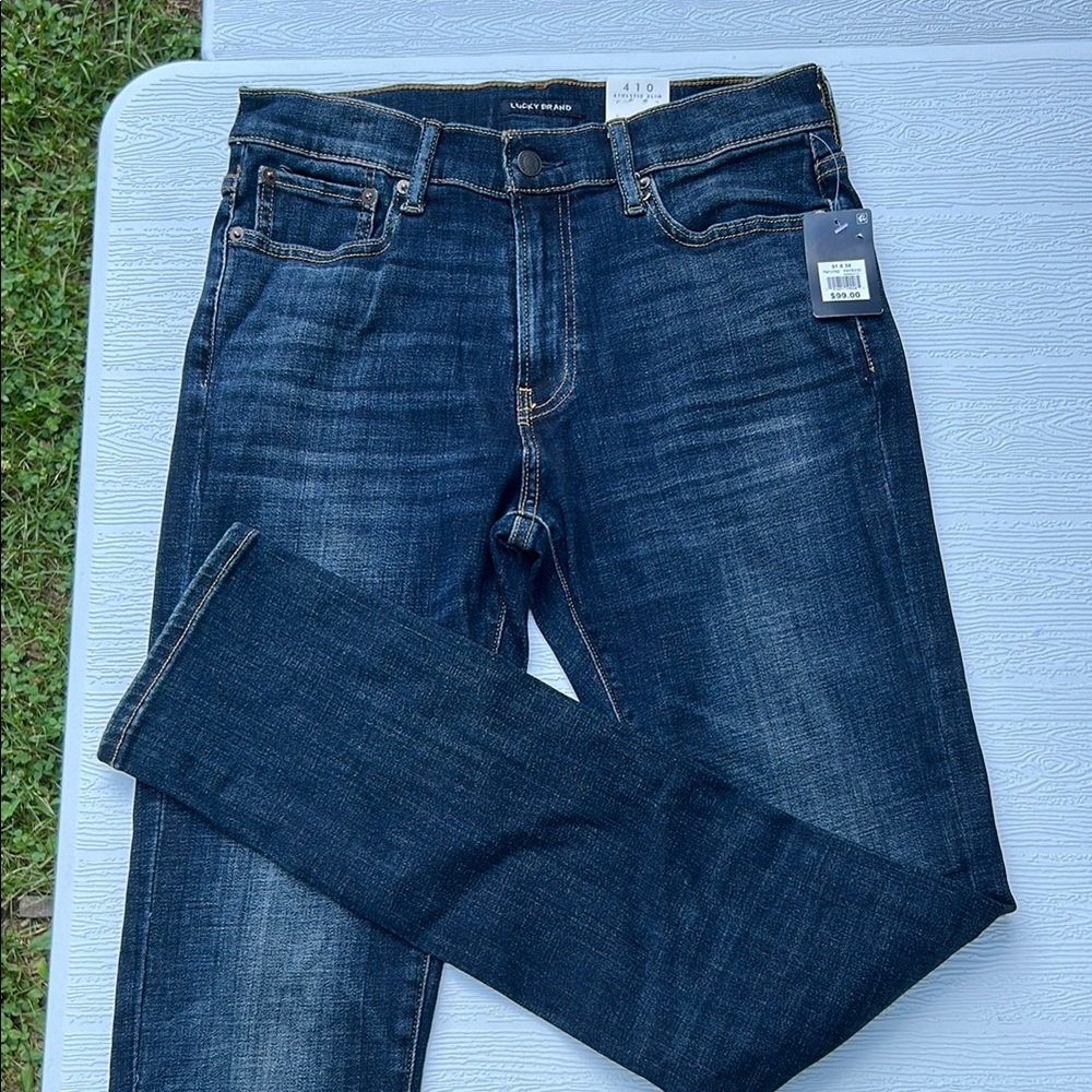 Lucky Brand Men's Dark Blue Slim Jeans
B1